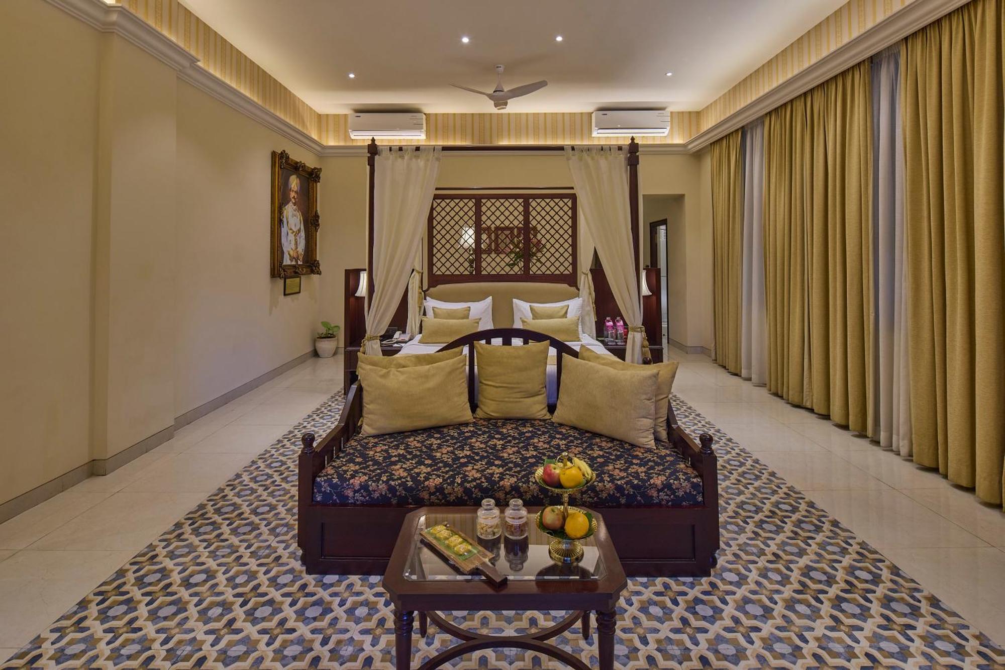 Royal Orchid Metropole Májszúr Kültér fotó