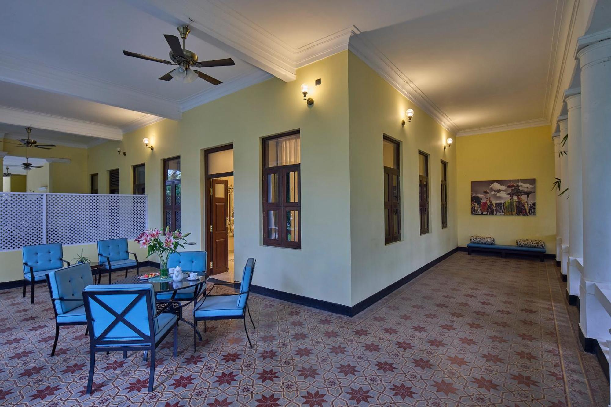 Royal Orchid Metropole Májszúr Kültér fotó