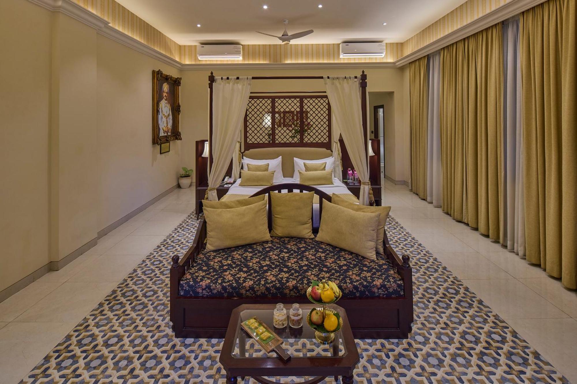 Royal Orchid Metropole Májszúr Kültér fotó