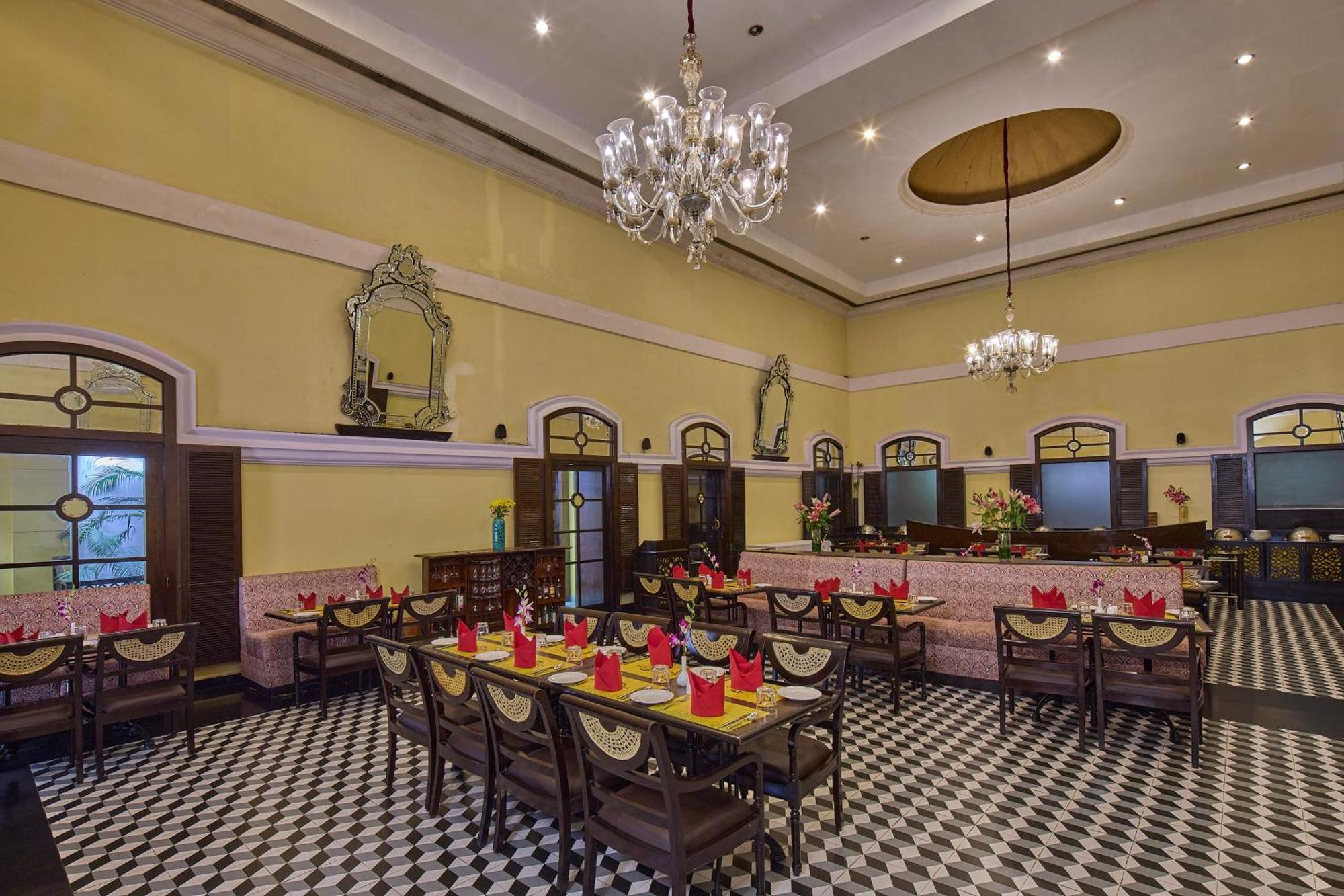 Royal Orchid Metropole Májszúr Kültér fotó
