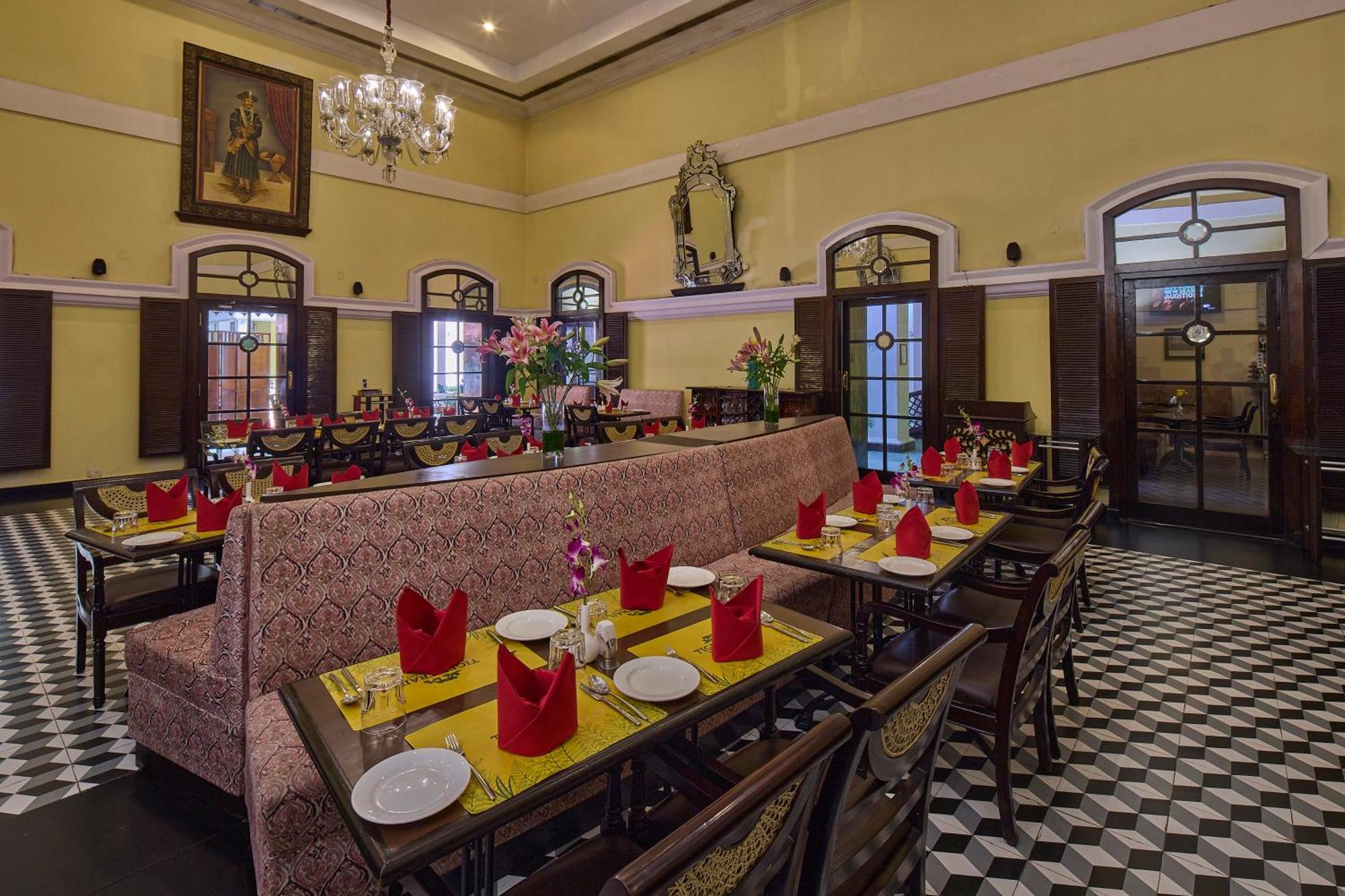Royal Orchid Metropole Májszúr Kültér fotó